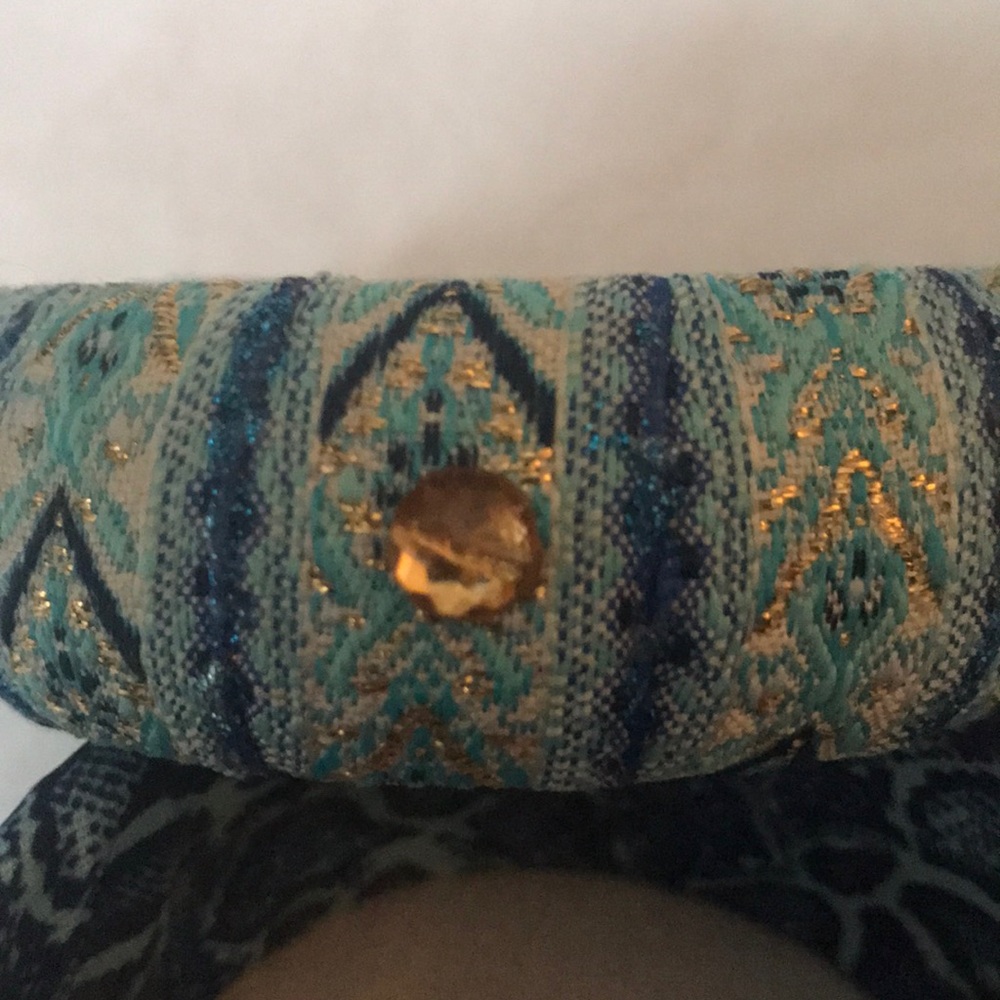 Bracelets - Picture 4 of 5